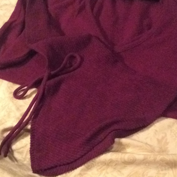 NWT Gorgeous top with long bell sleeve - Picture 7 of 8